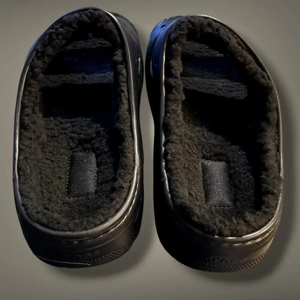 NWOT Men's 9.5-10 Wmn's 11.5-12 CROCS Black Fuzzy Lined Classic Cozzzy Sandals